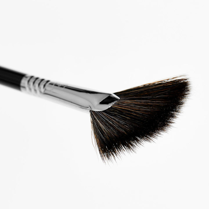 F42 Strobing Fan™ Brush by Sigma Beauty